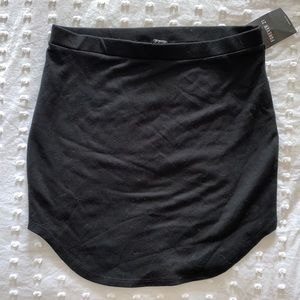 Black short pencil skirt